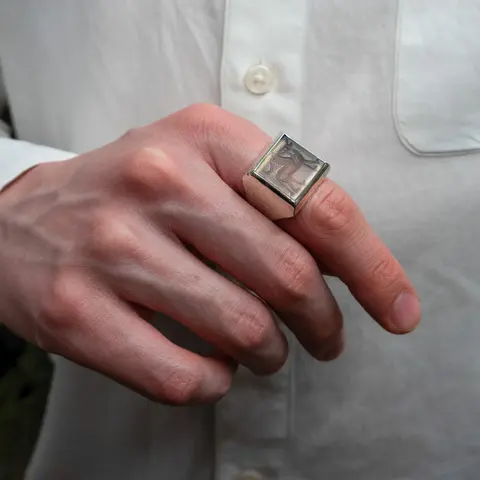 LAB114 кольцо-печатка с инталией 21 (кварц)