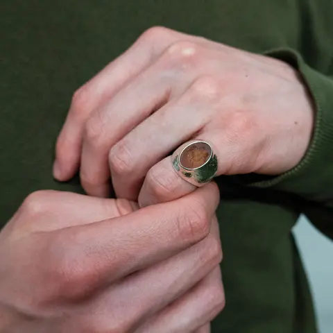 LAB103 кольцо-печатка с инталией 16 (сердолик)