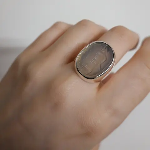 LAB132 кольцо-печатка с инталией 15.5 (кварц)