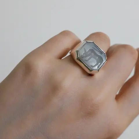 LAB133 кольцо-печатка с инталией 17 (кварц)