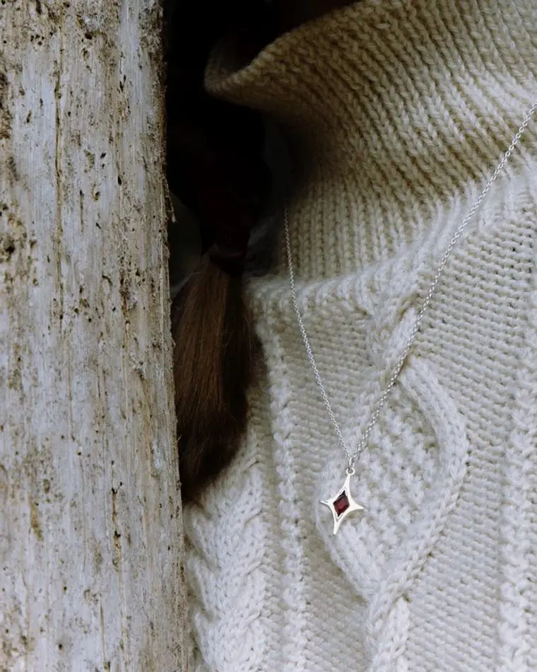 подвеска mar с красным гранатом (родирование)