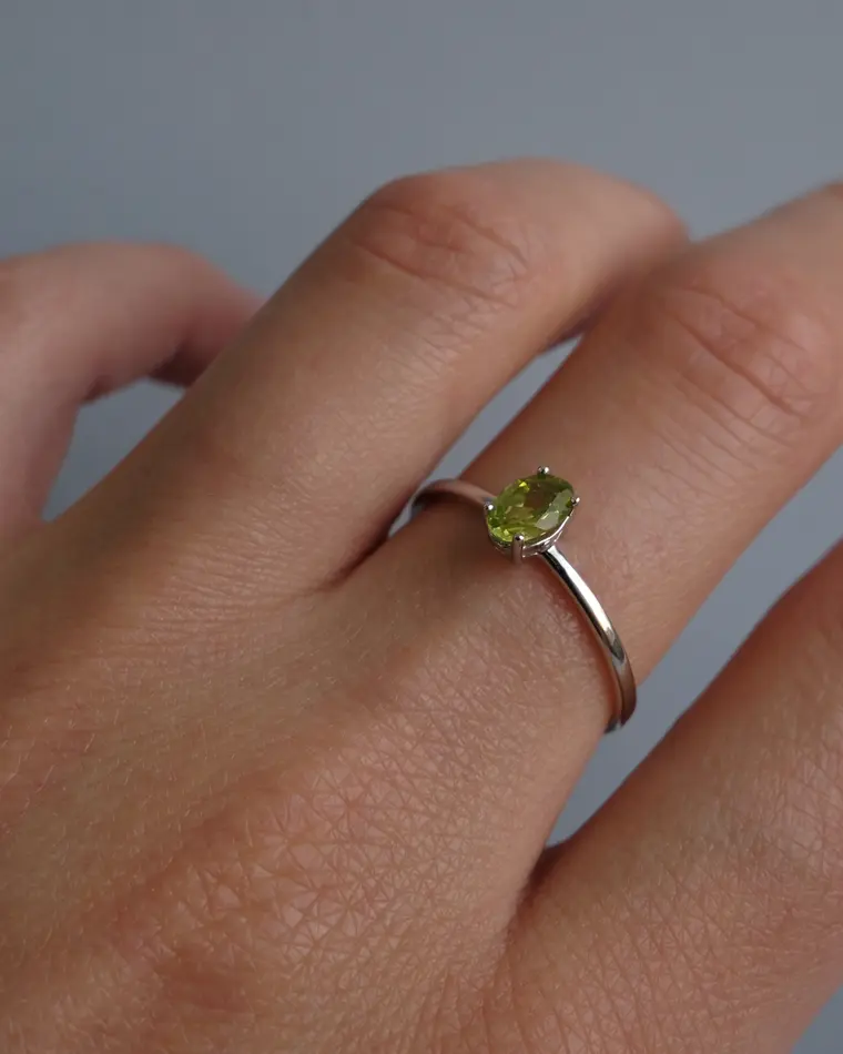 кольцо all you need с перидотом (родирование)