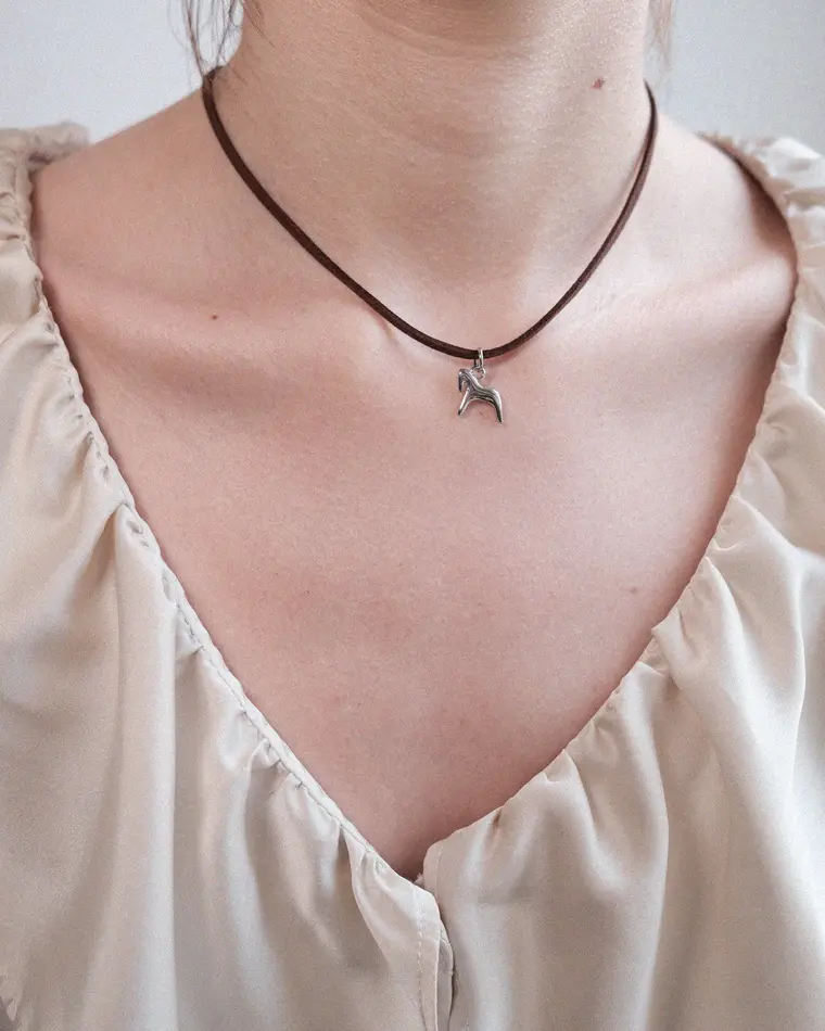 подвеска burdo из стали на замшевом коричневом шнурке