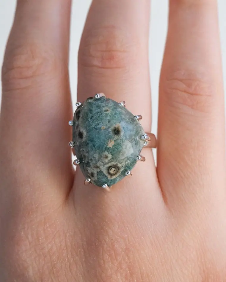 кольцо ocean bloom 17 размер (яшма)