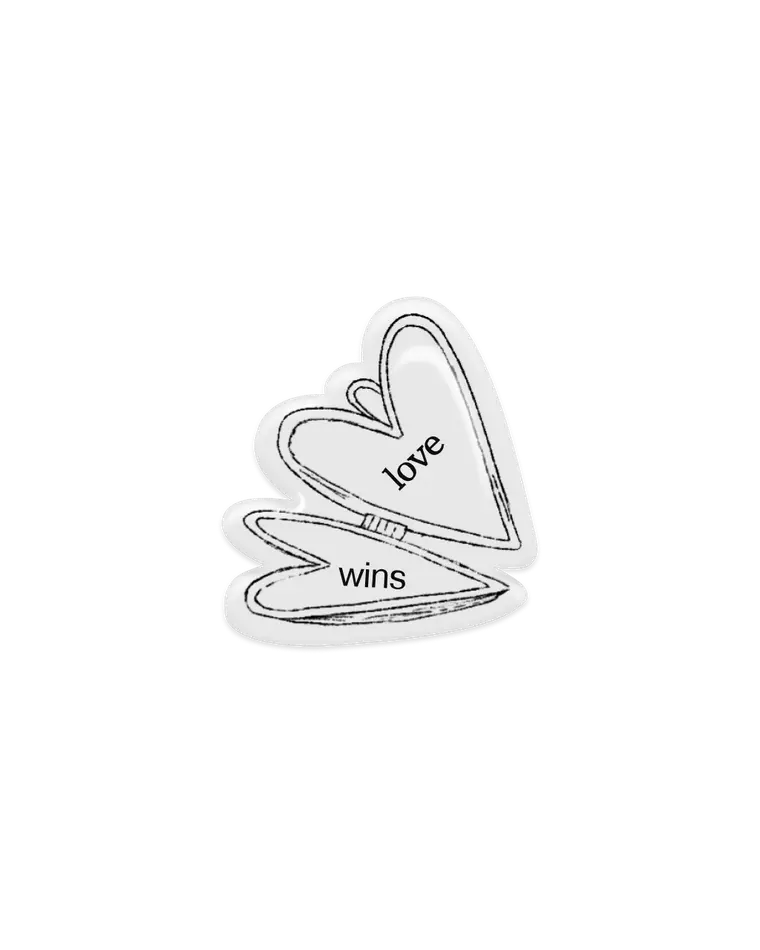 объемный стикер HEARTS