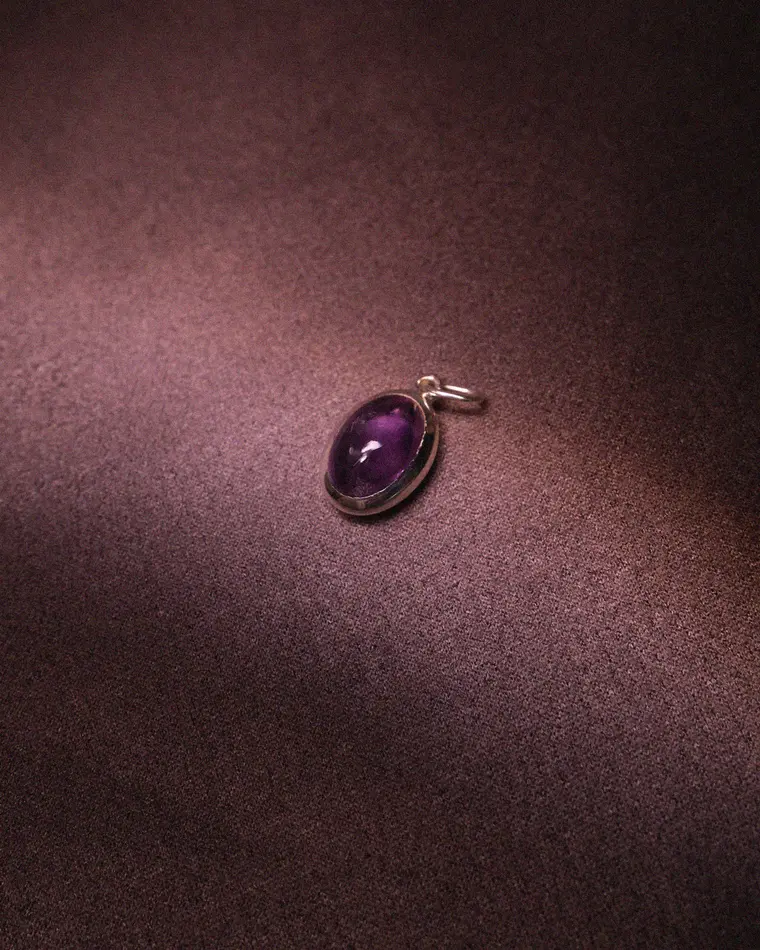 подвеска omega с аметистом на цепочке 45-50 см