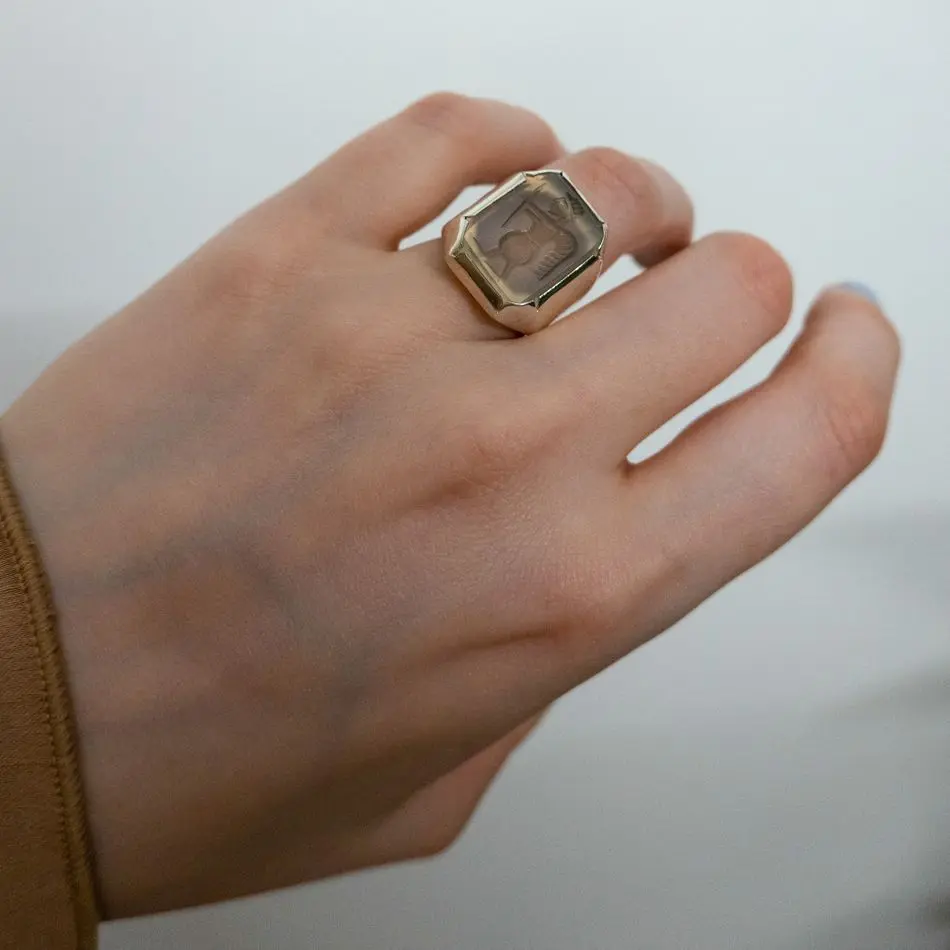 LAB096 кольцо-печатка с инталией 16 (кварц)