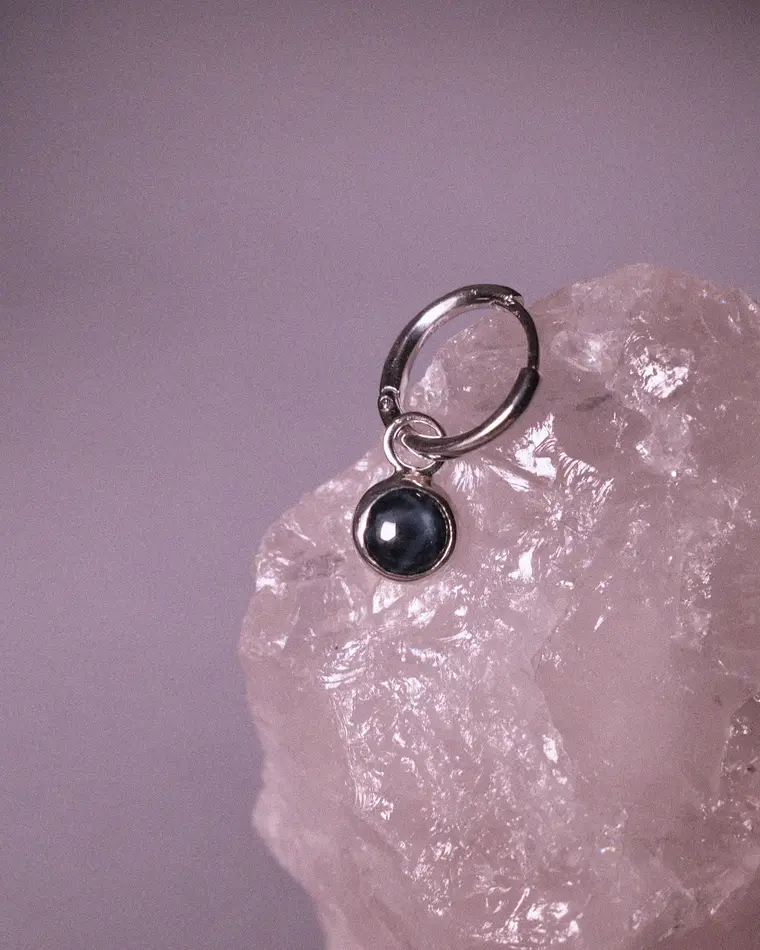 шарм alpha с синим звездчатым сапфиром