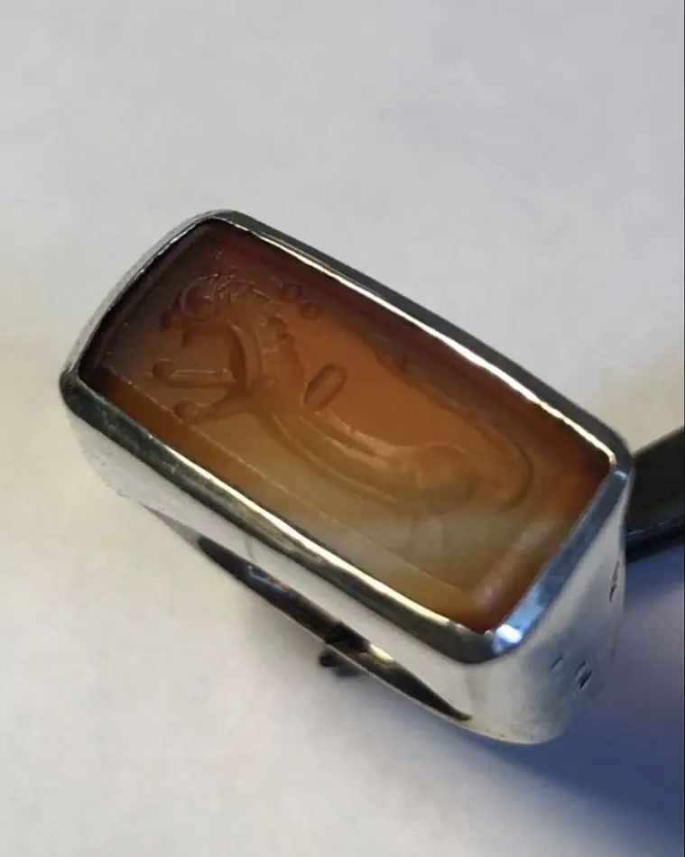 LAB075 кольцо-печатка с инталией 17 (сердолик, антик)