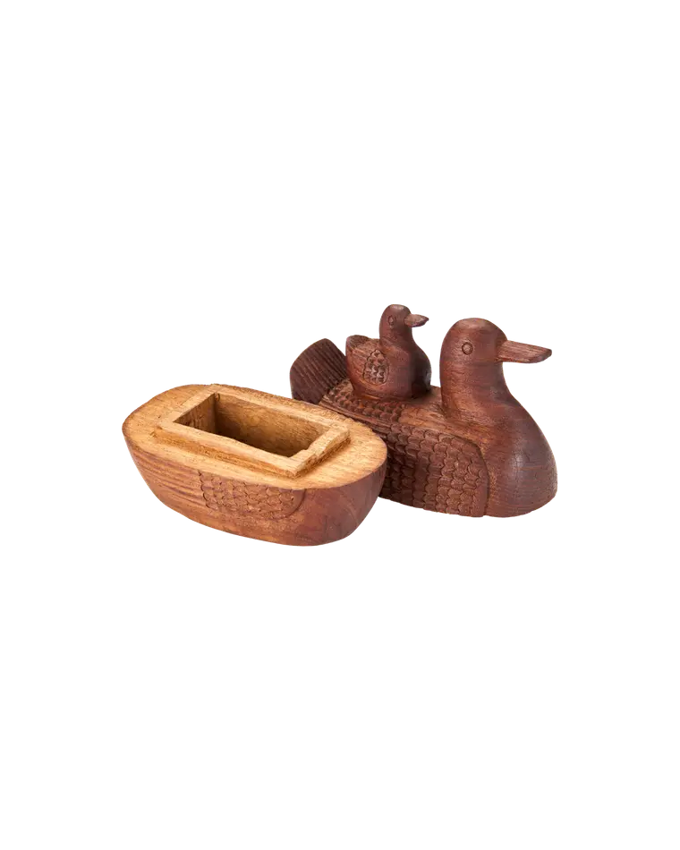 шкатулка в виде утки с утенком
