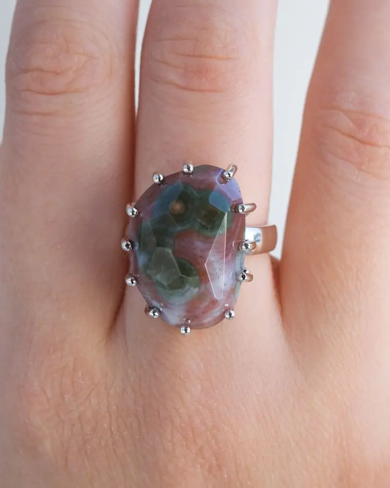 кольцо ocean bloom 17 размер (яшма)