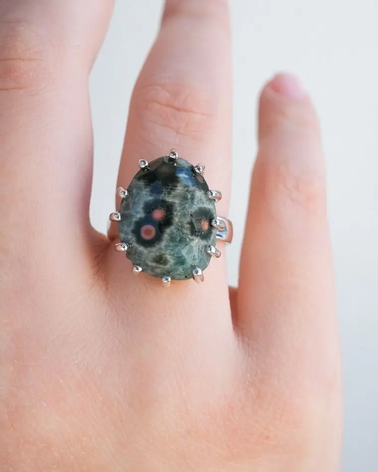 кольцо ocean bloom 15.5 размер (яшма)