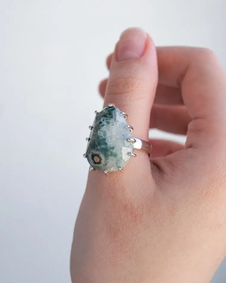 кольцо ocean bloom 19 размер (яшма)