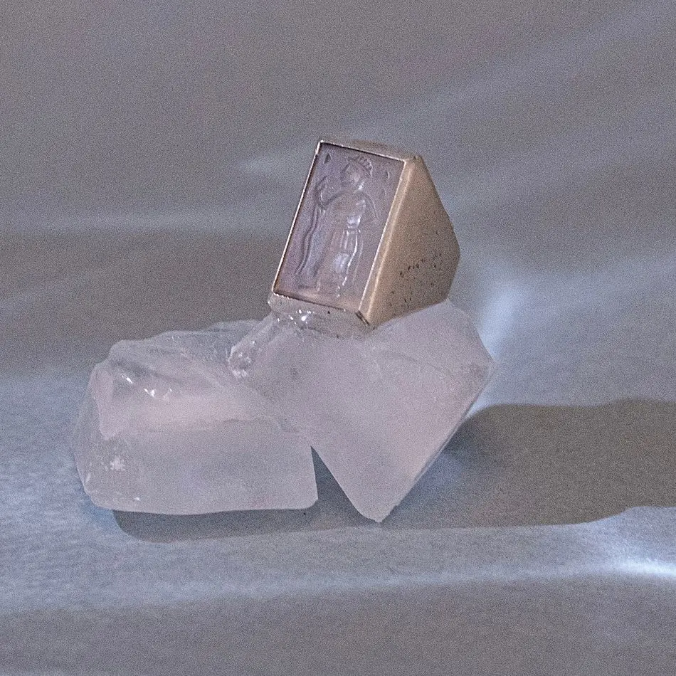 LAB095 кольцо-печатка с инталией 17 (кварц)
