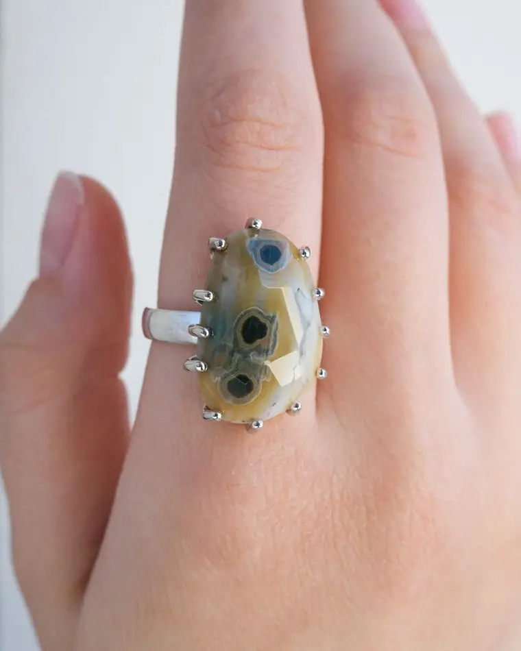 кольцо ocean bloom 18 размер (яшма)