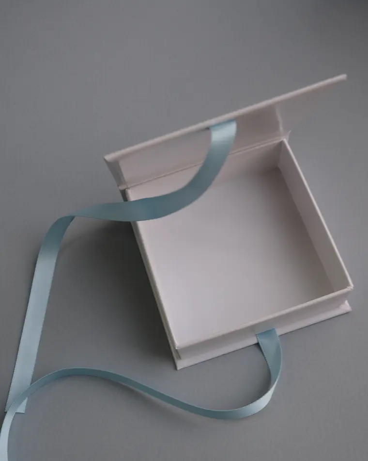 коробочка для украшений белая love