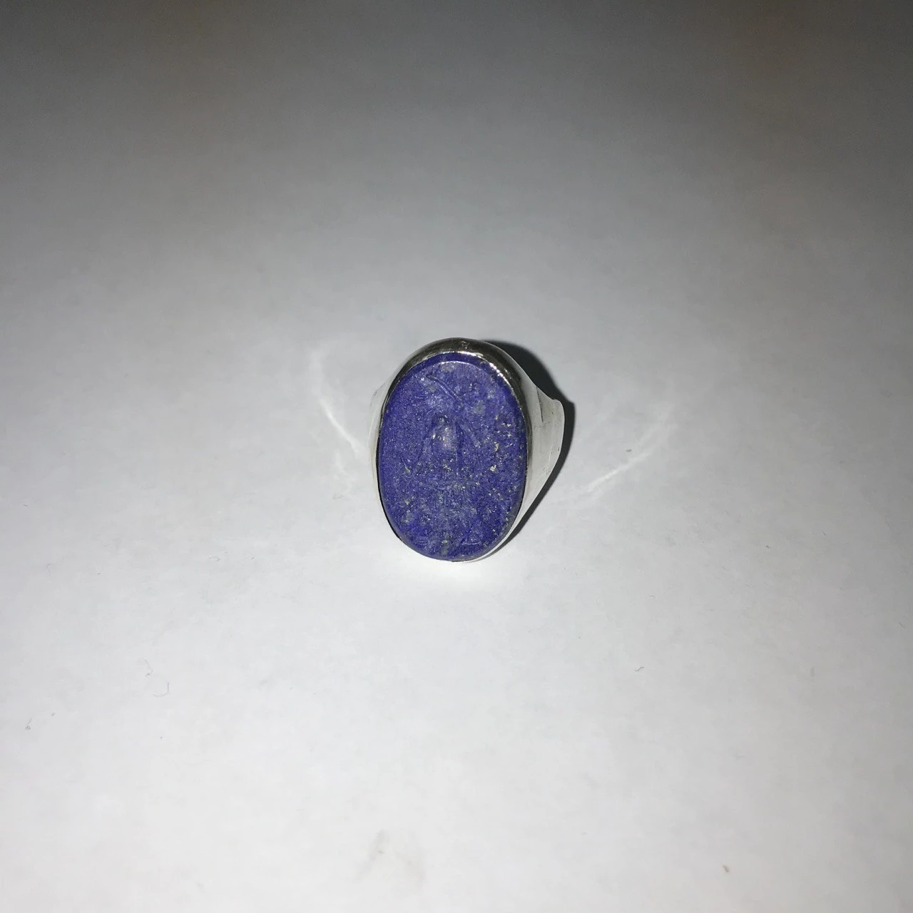 LAB016 кольцо-печатка с инталией 18 (лазурит, овал)