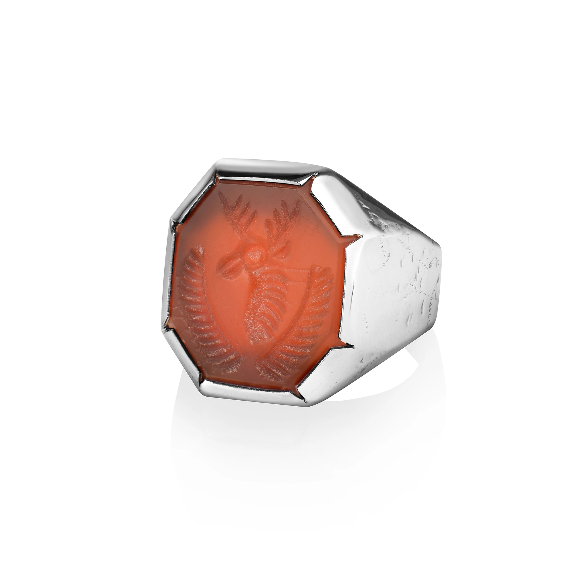 LAB100 кольцо-печатка с инталией 17 (сердолик)