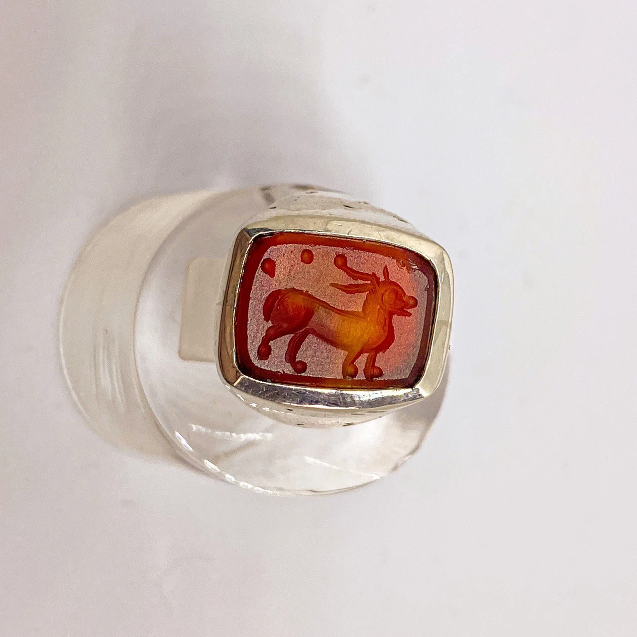 LAB071 кольцо-печатка с инталией 14.5 (сердолик, антик)