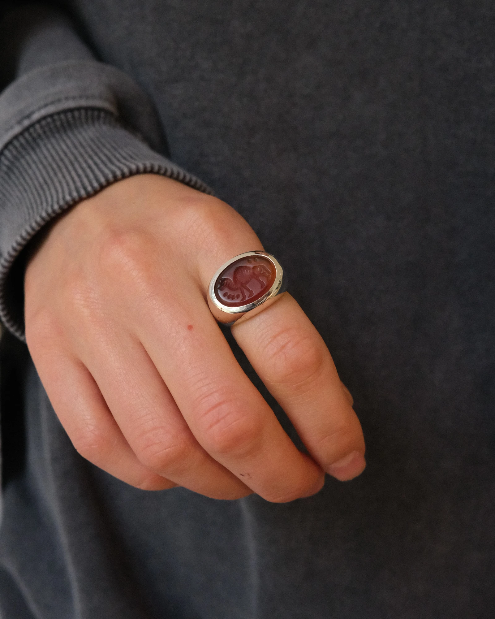кольцо-печатка LAB243 с инталией 16.5 размера (сердолик)