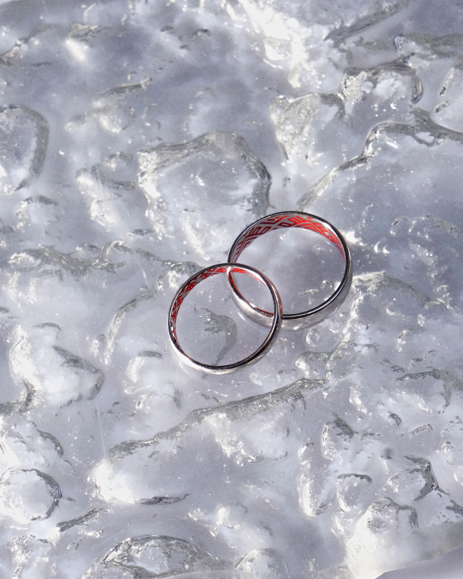 кольцо armas с красной эмалью (родирование)