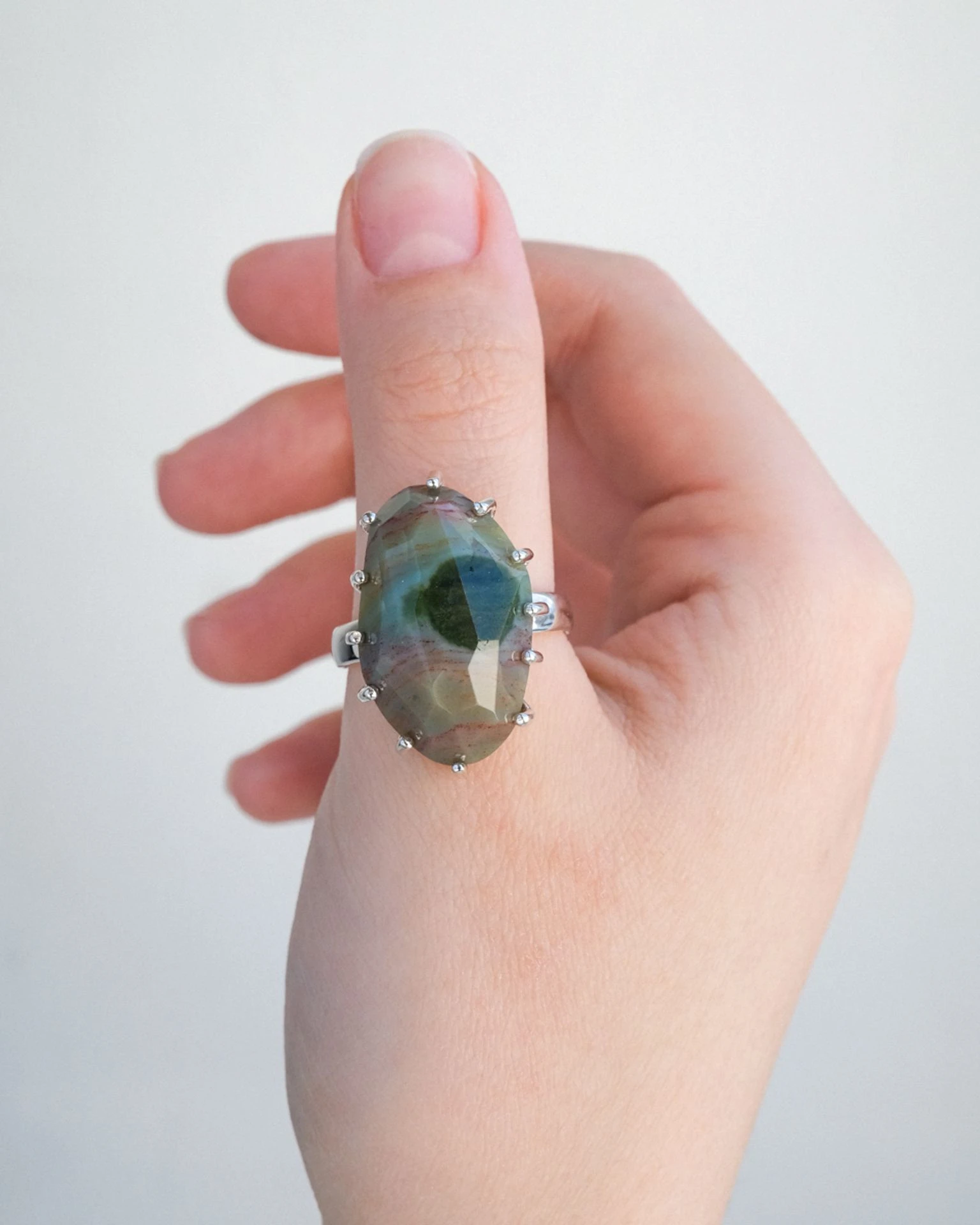 кольцо ocean bloom 19 размер (яшма)