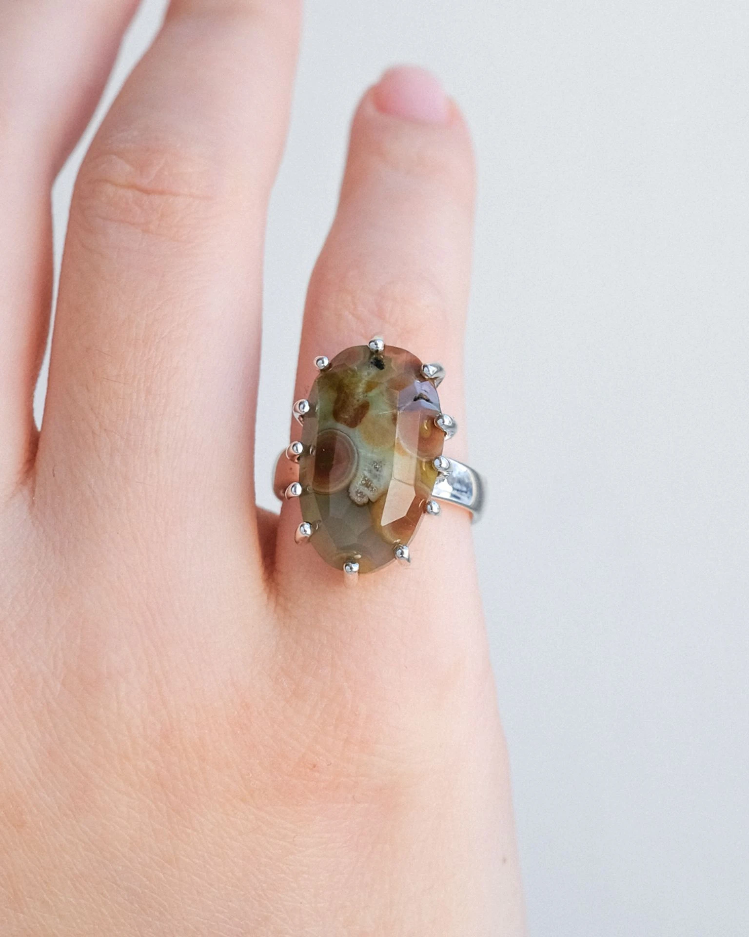 кольцо ocean bloom 15 размер (яшма)