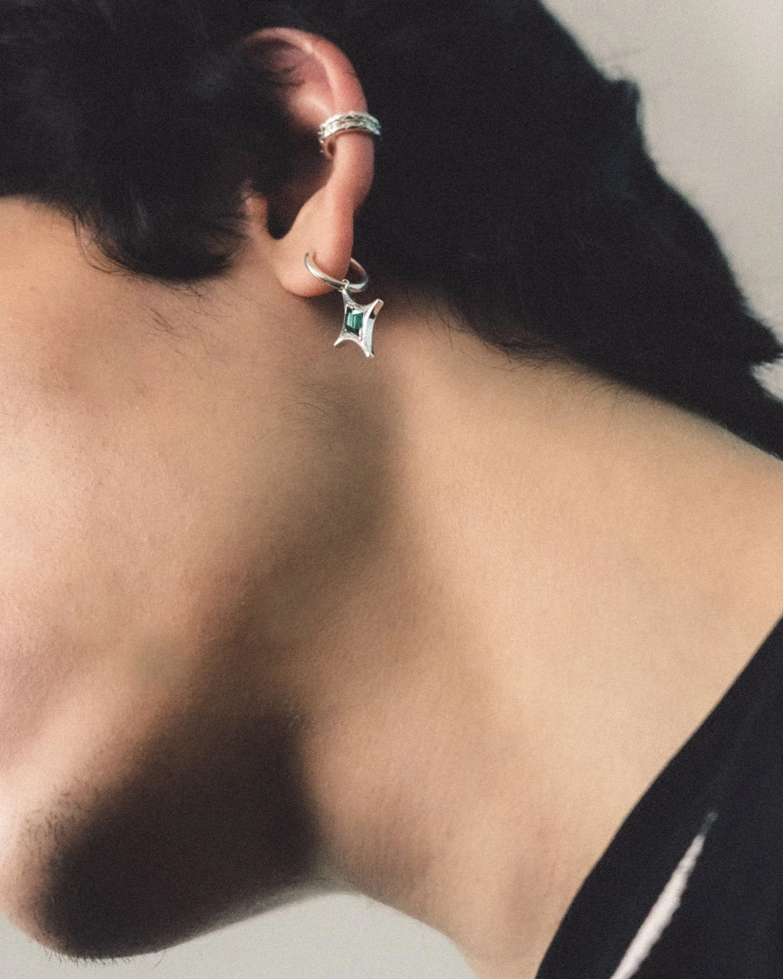 шарм mar с зеленым опалом на базовом кликере (s)