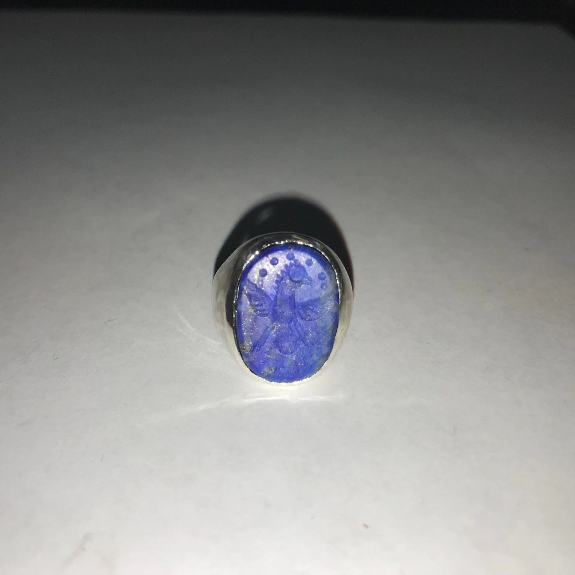 lab011 кольцо-печатка с инталией 16.5 (лазурит, овал)