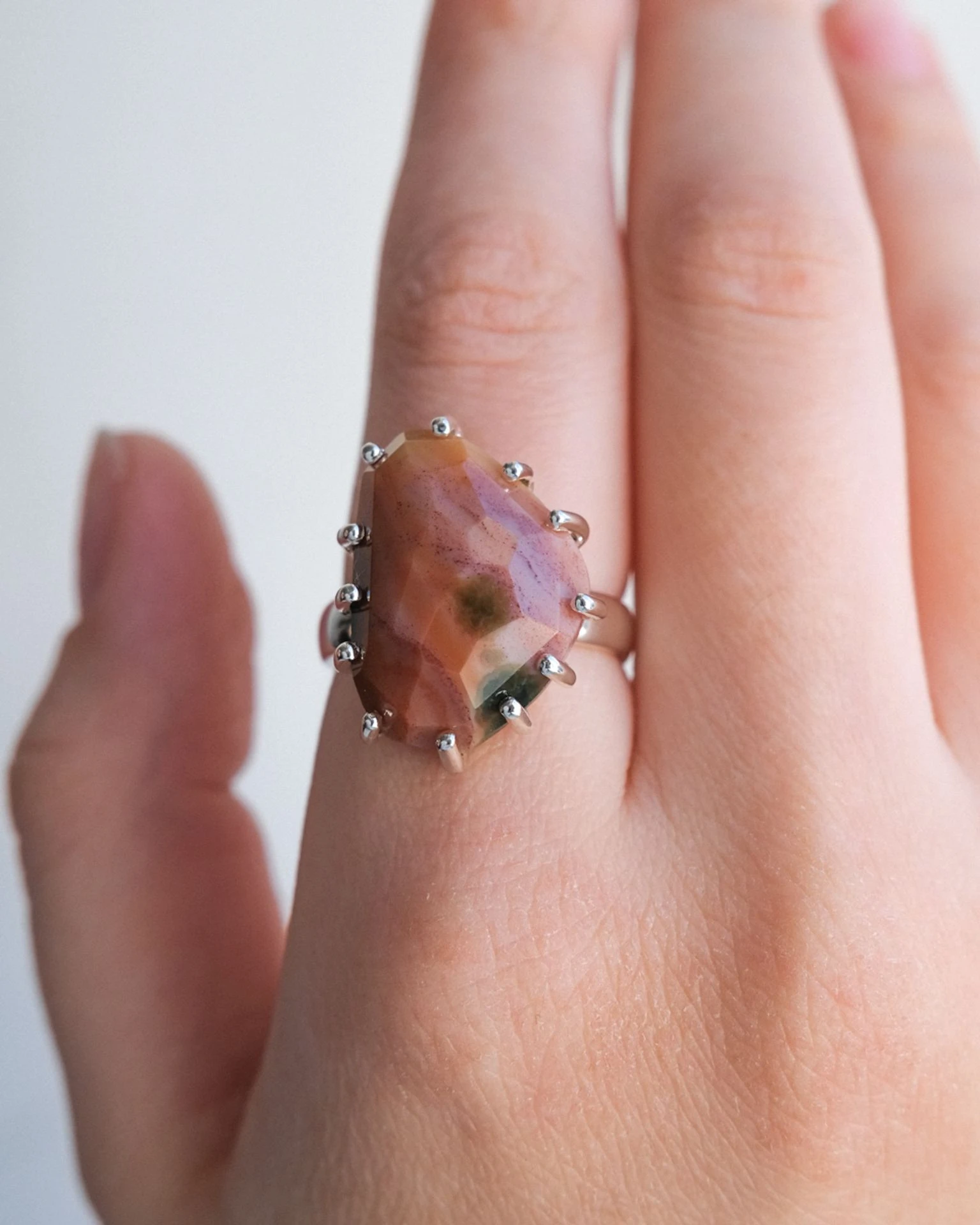 кольцо ocean bloom 17 размер (яшма)