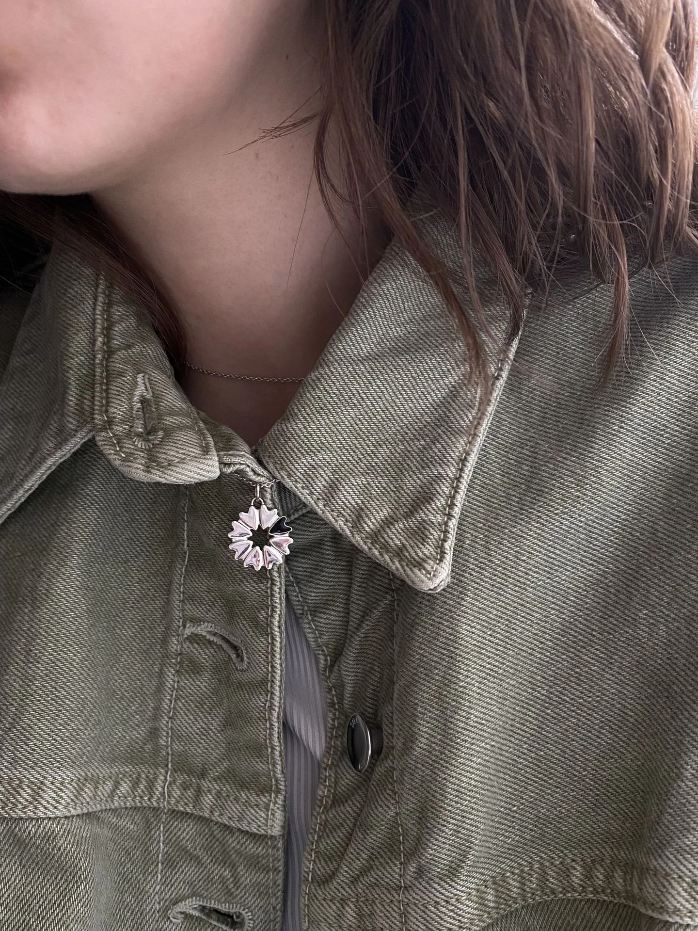 подвеска flover c черной эмалью на цепочке 45-50 см