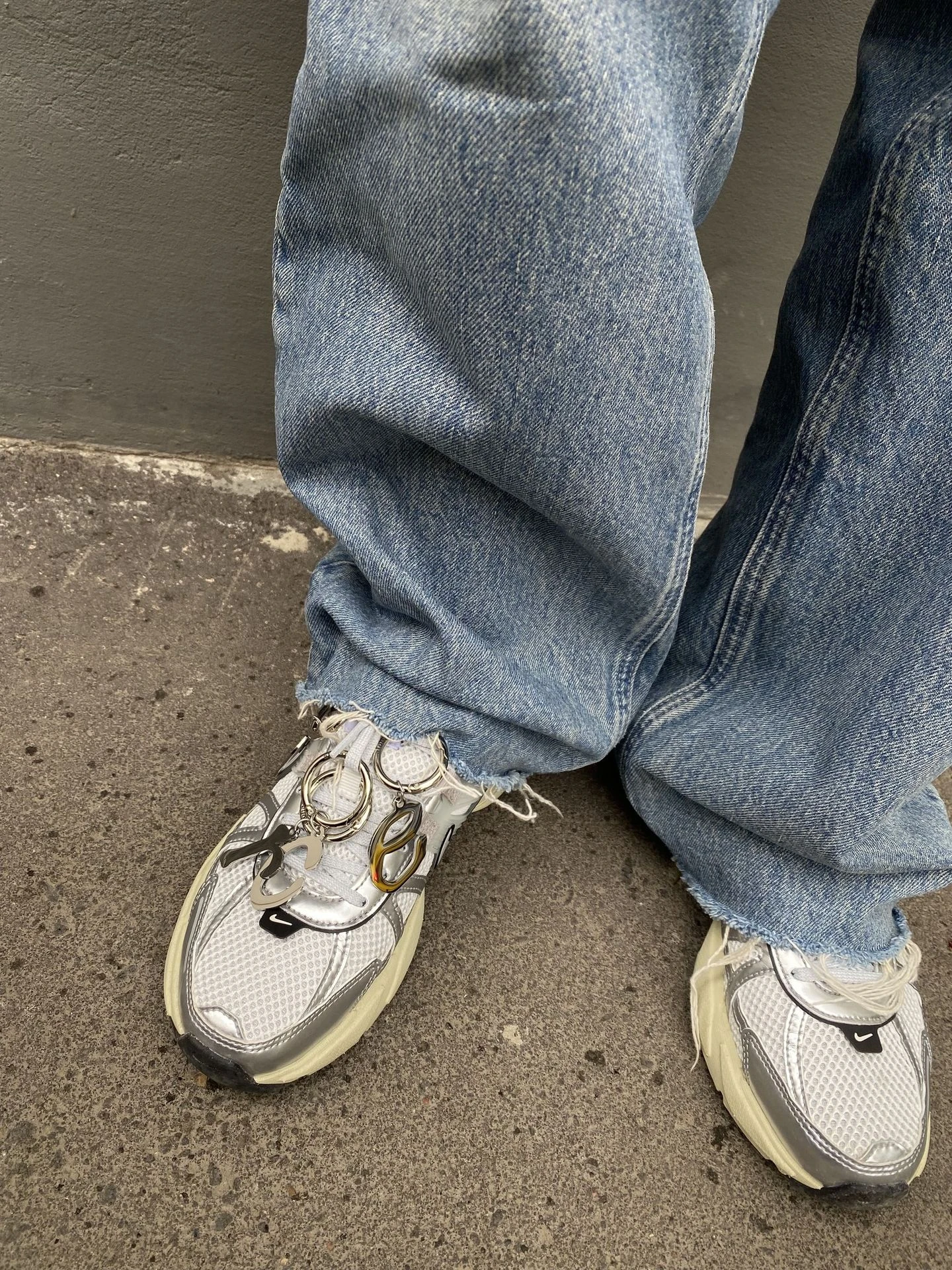 брелок-буква e