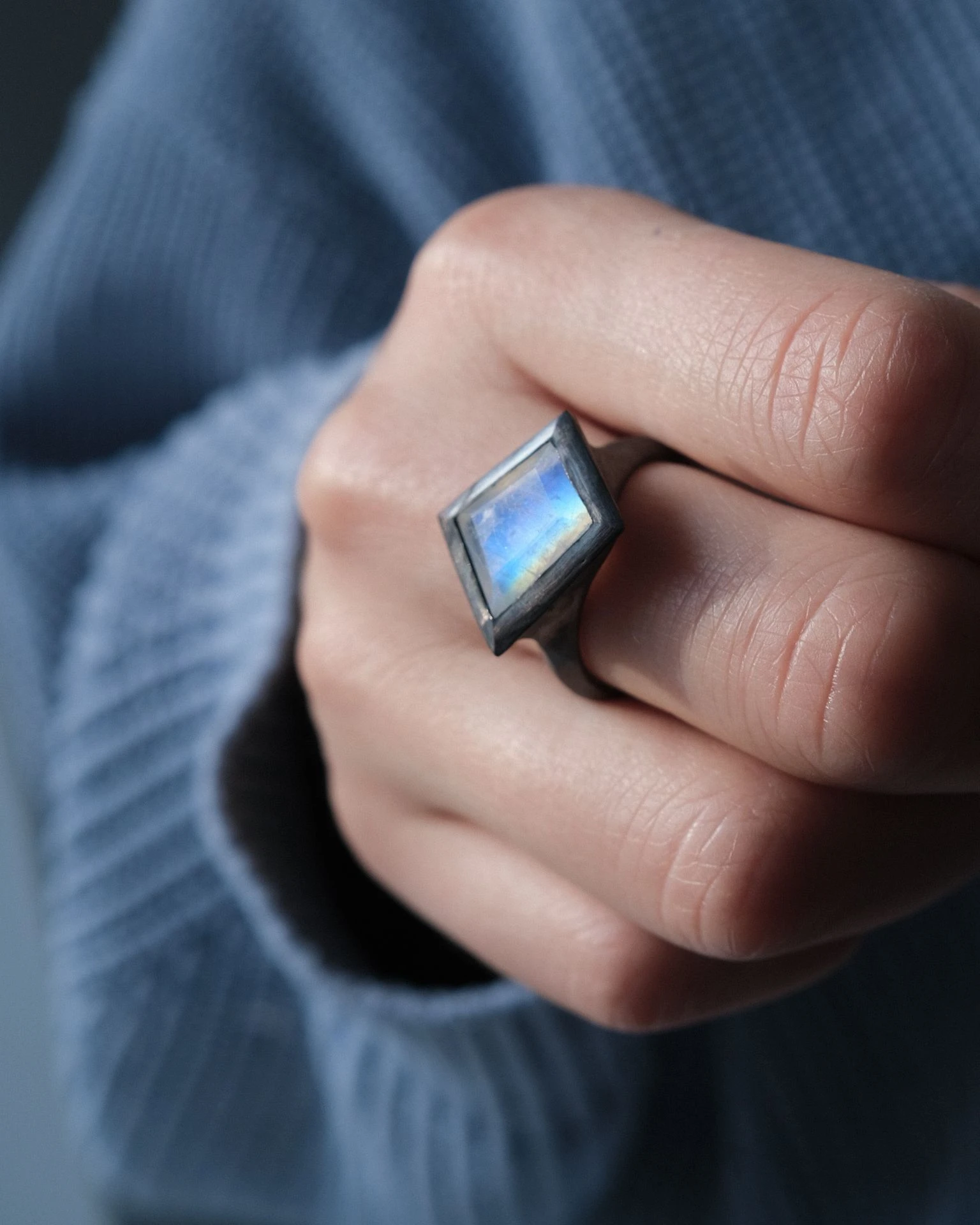 кольцо demantur с лунным камнем