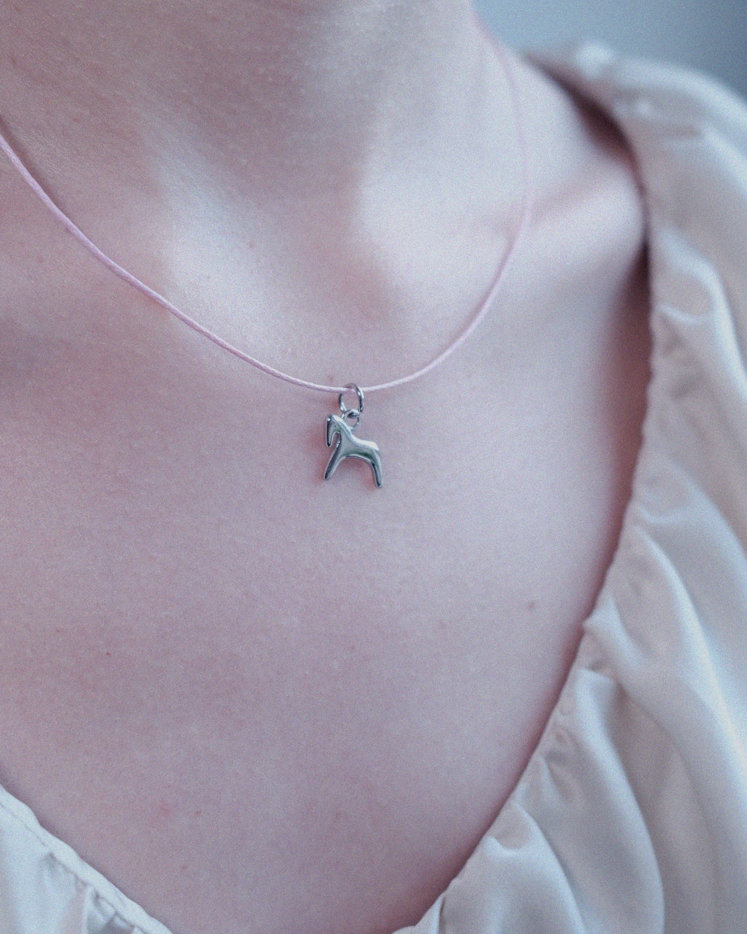 подвеска burdo из стали на хлопковом розовом шнурке