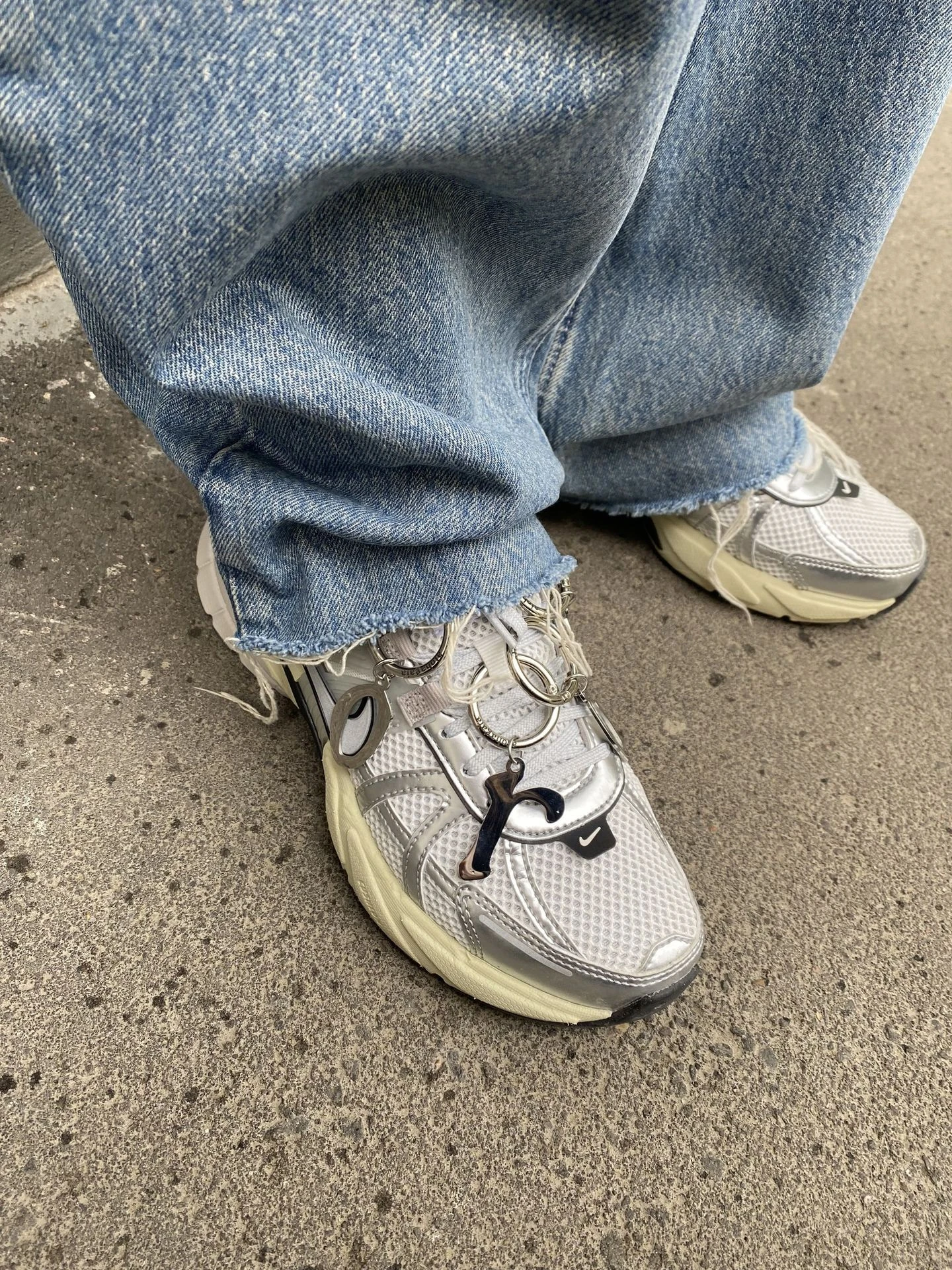 брелок-буква r