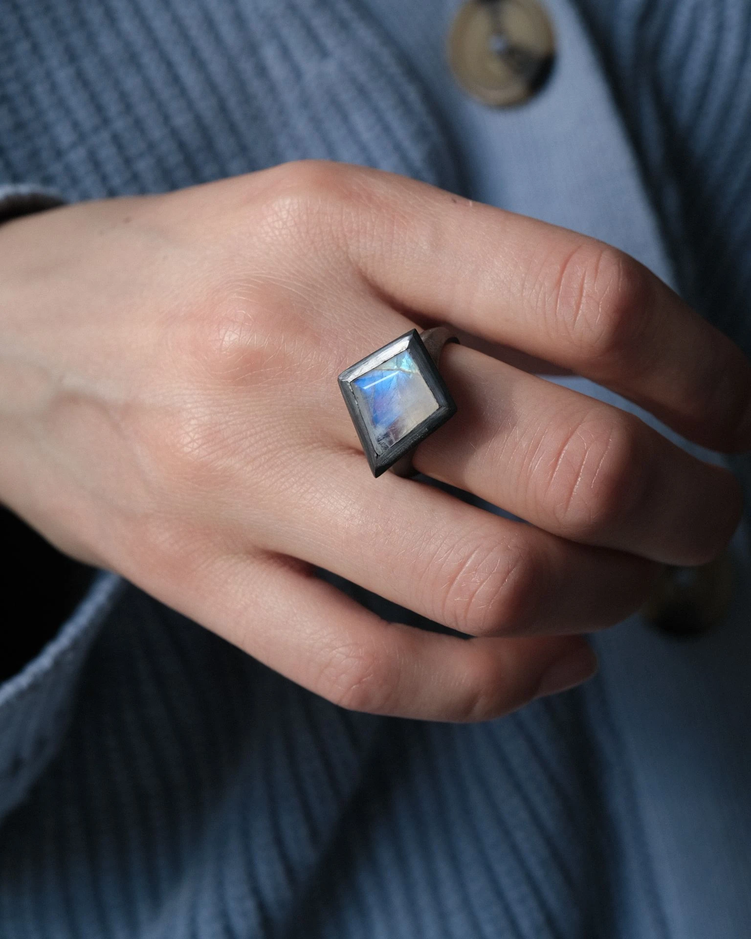 кольцо demantur с лунным камнем