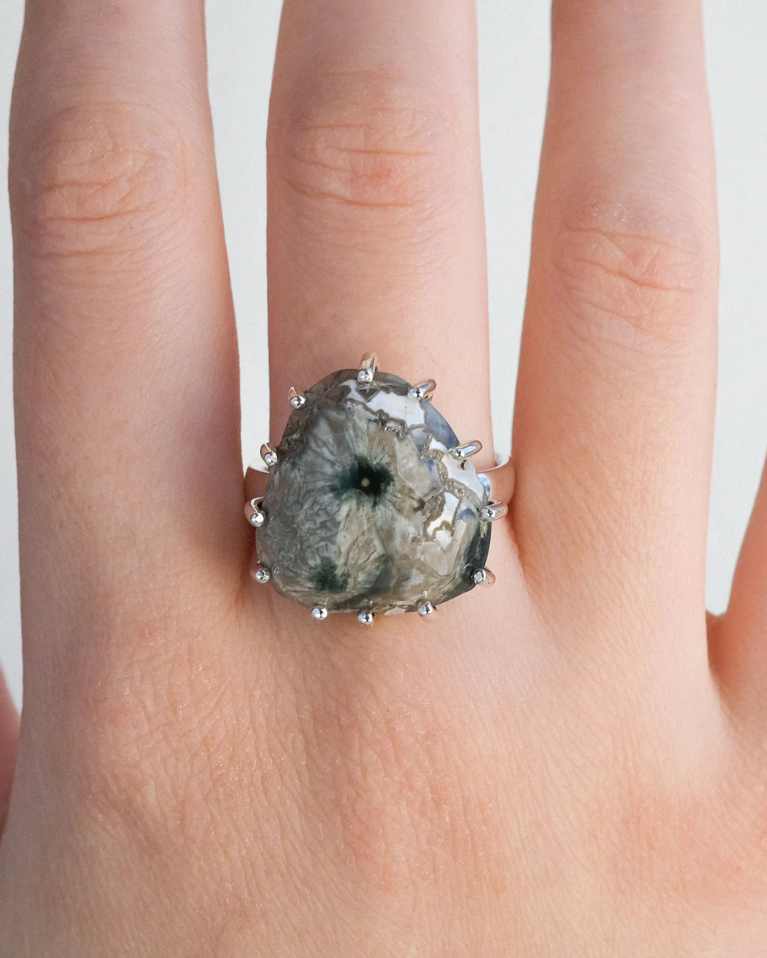 кольцо ocean bloom 19 размер (яшма)