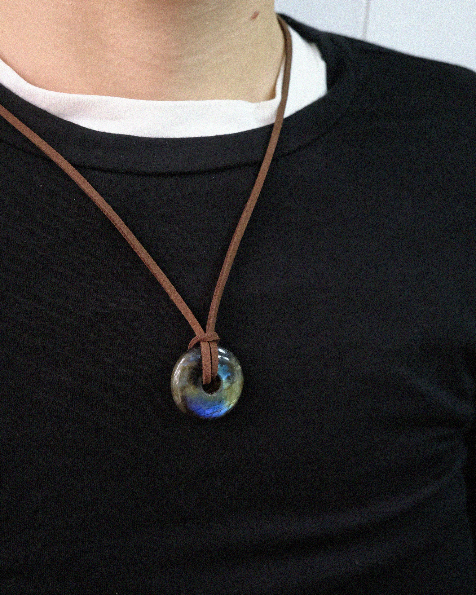 подвеска bagel из лабрадорита на шнурке