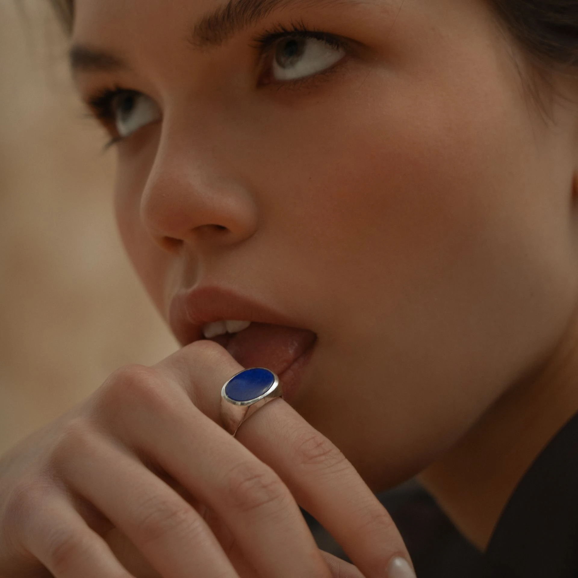 кольцо amba с лазуритом