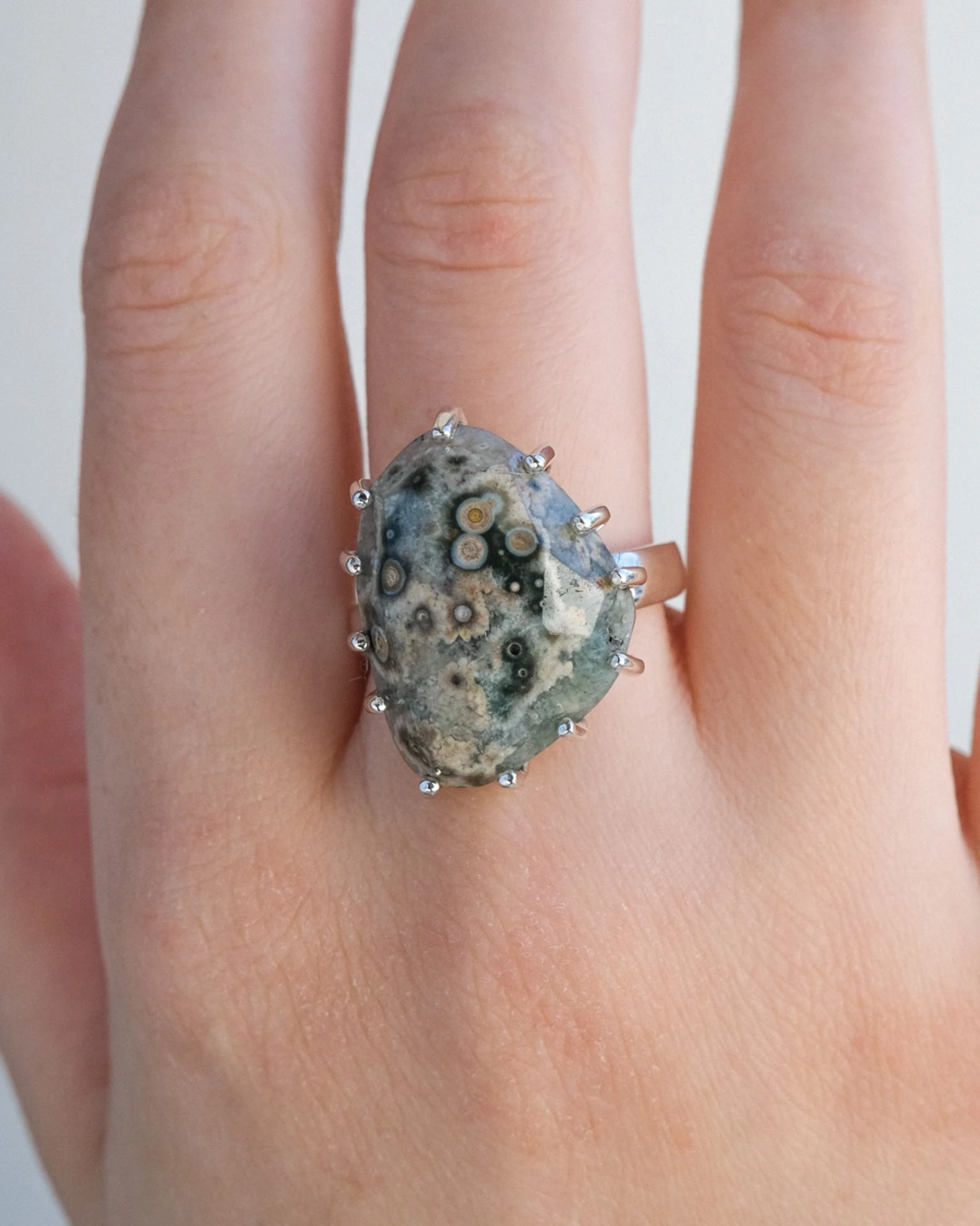 кольцо ocean bloom 18.5 размер (яшма)