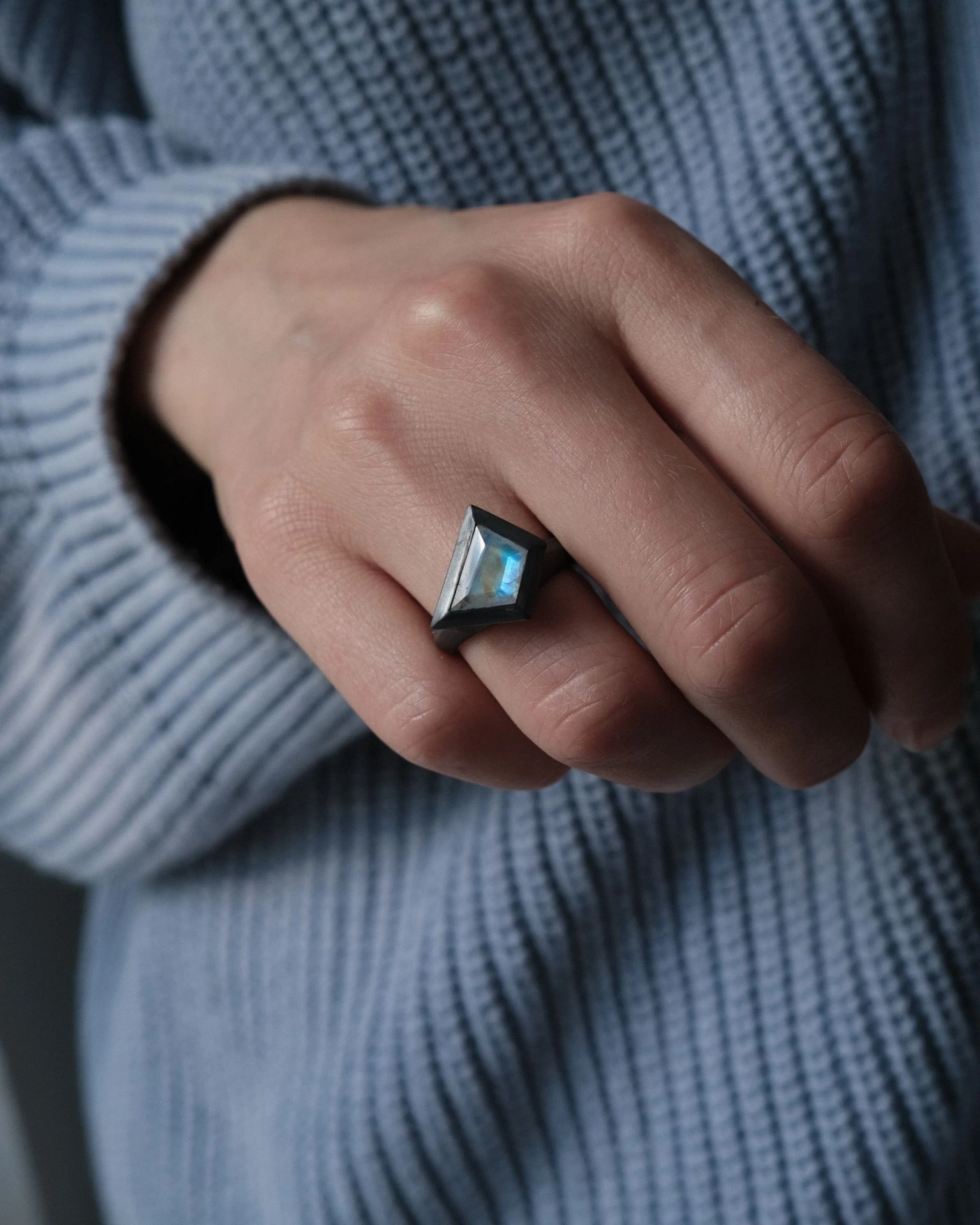 кольцо demantur с лунным камнем