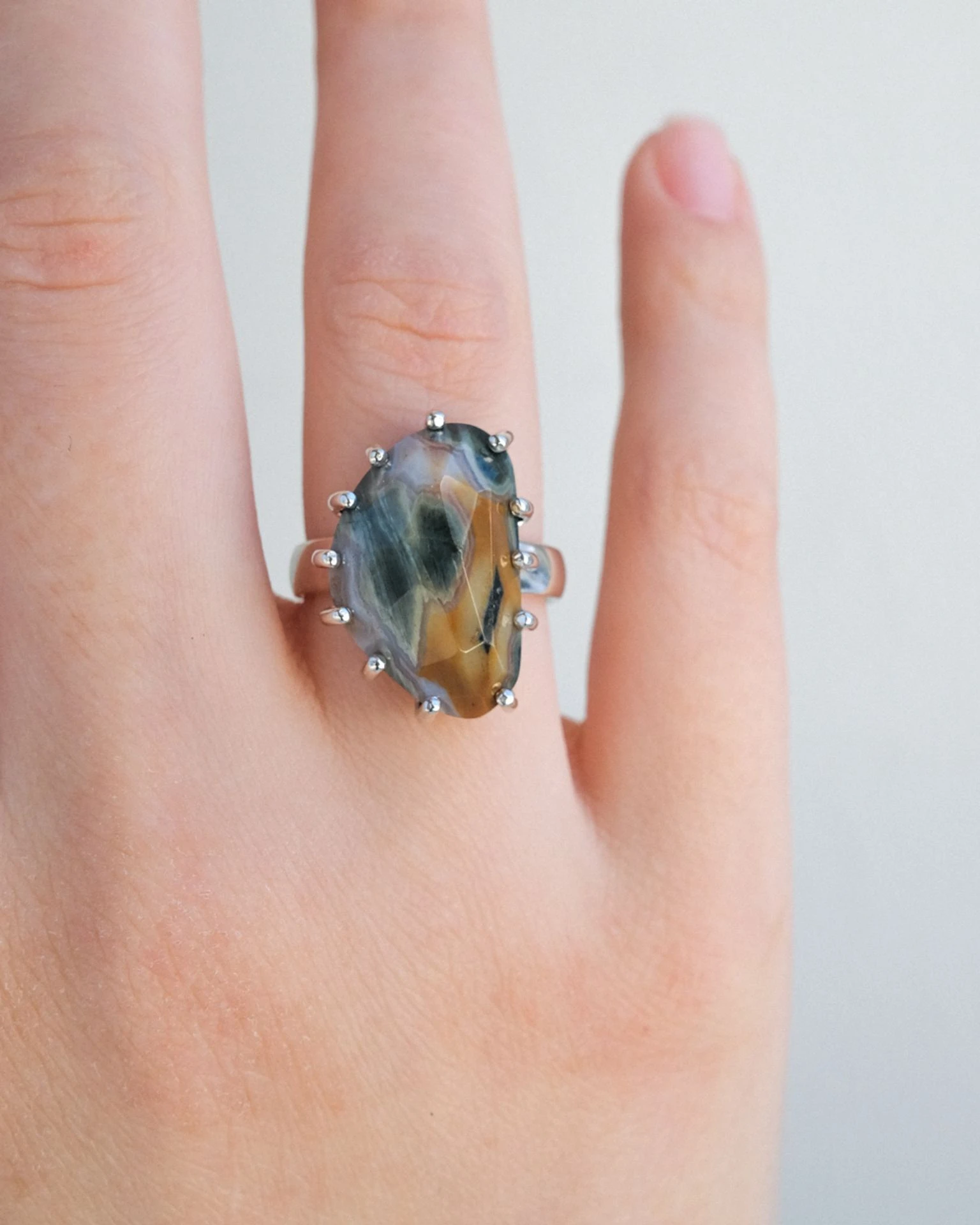 кольцо ocean bloom 16 размер (яшма)