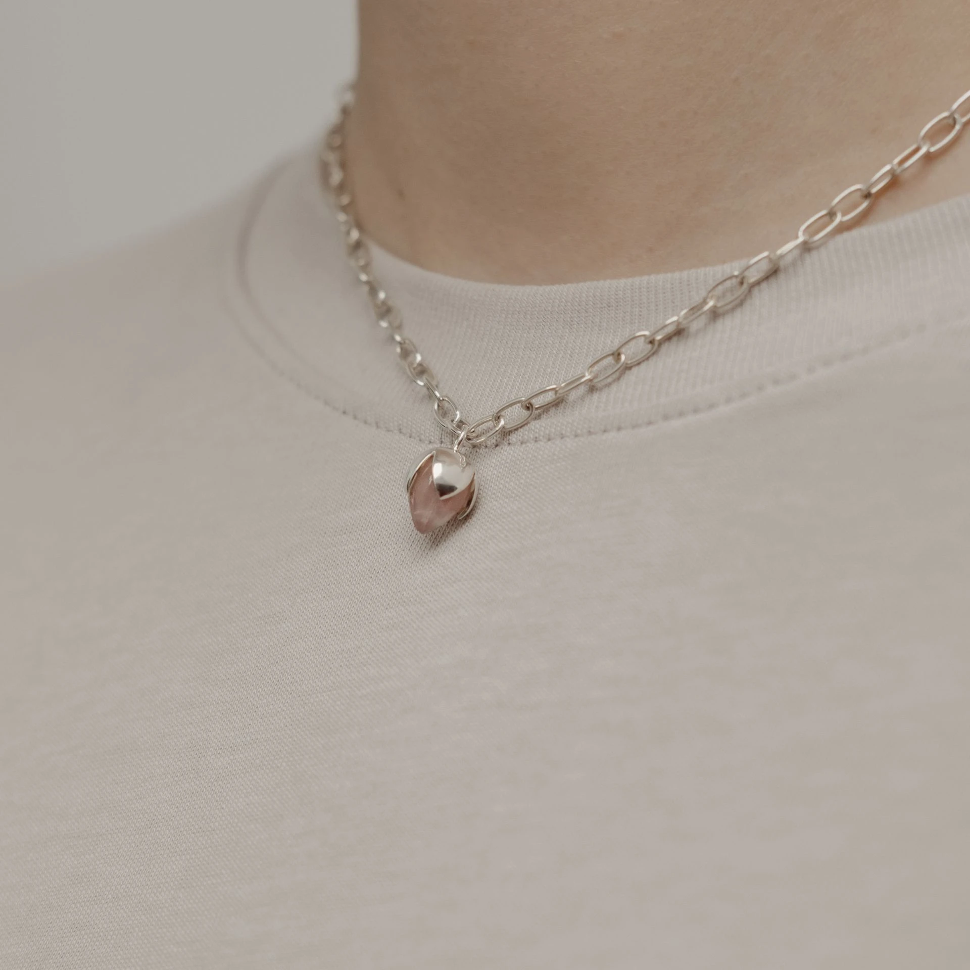 чокер padmini с розовым кварцем