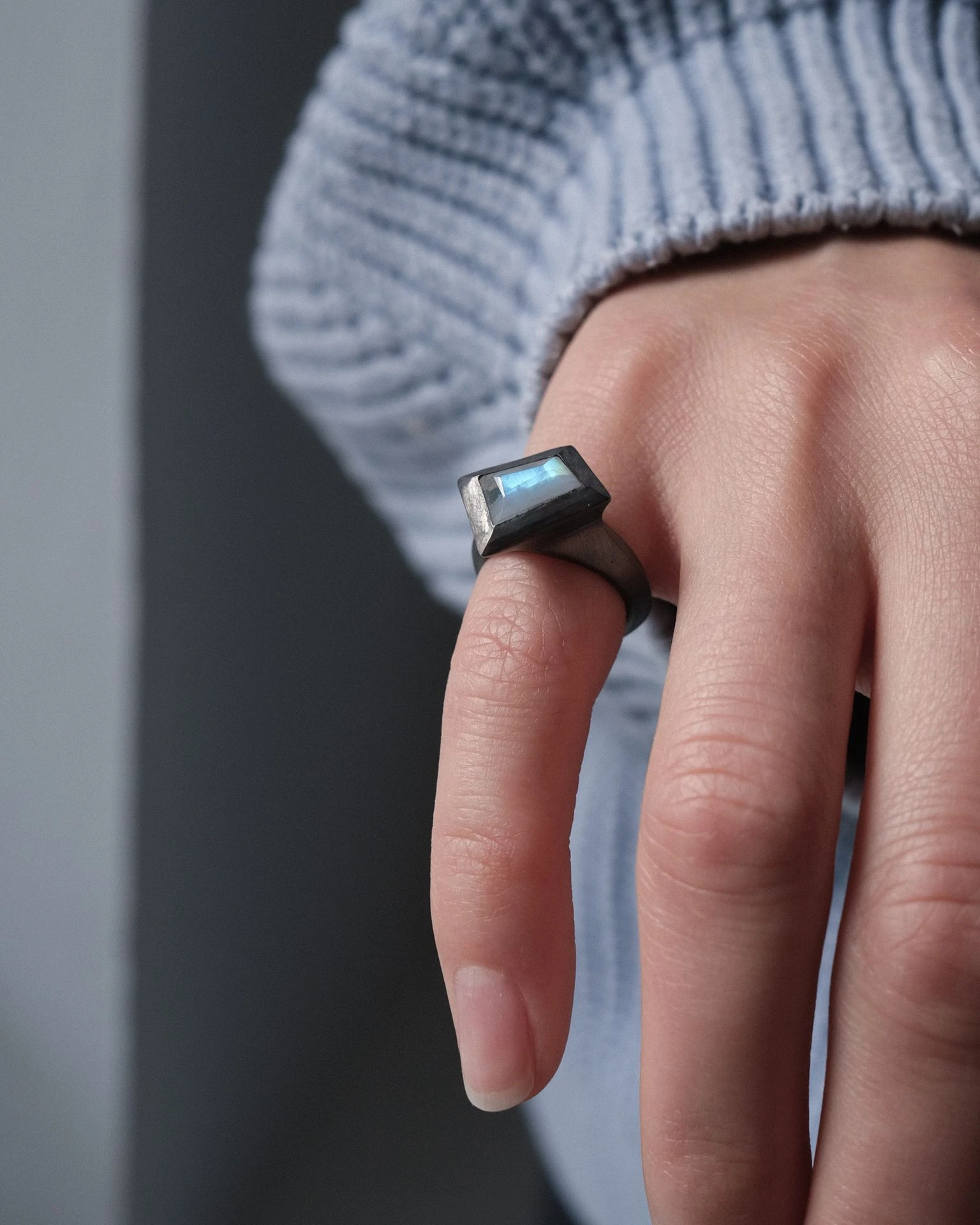 кольцо demantur с лунным камнем