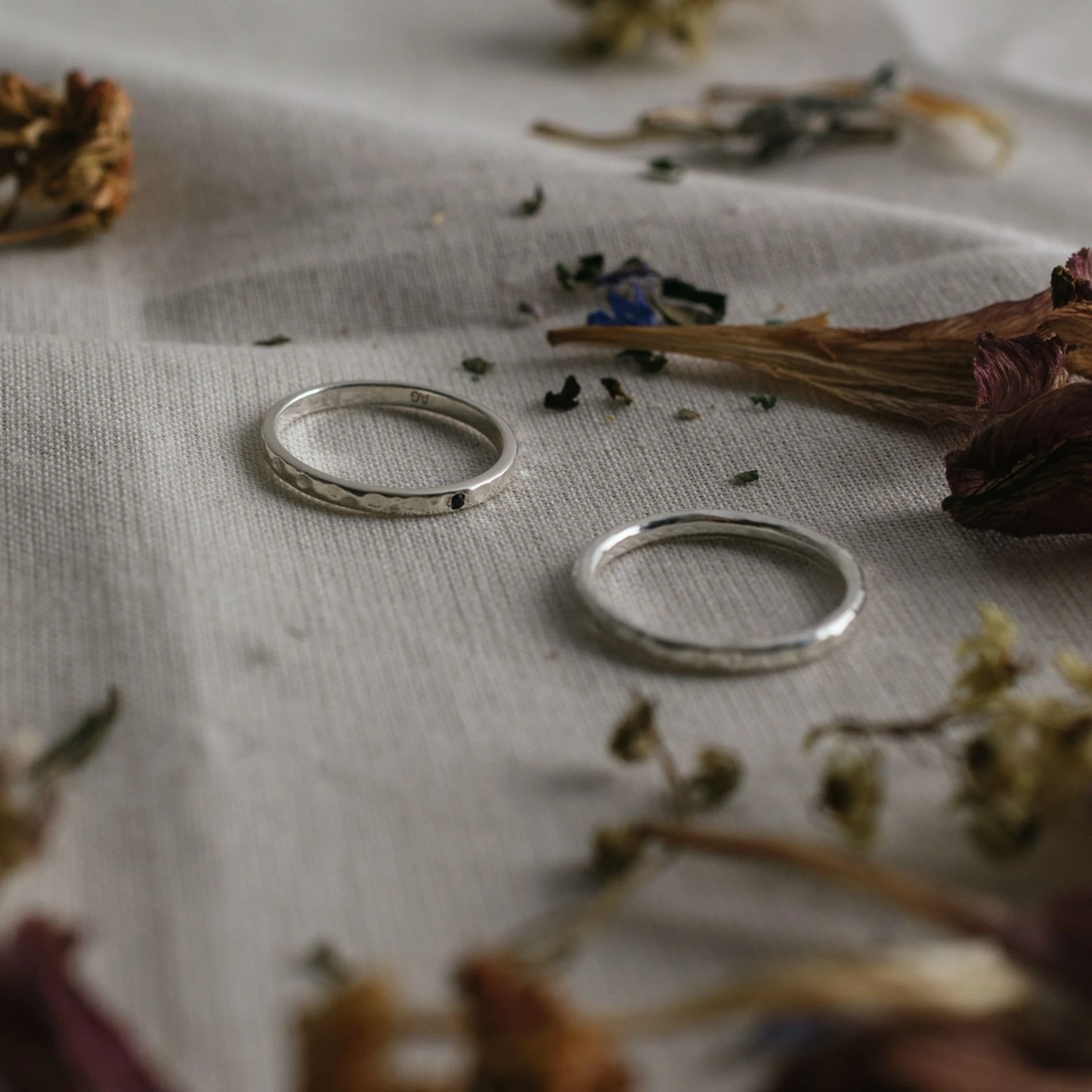 кольцо gamma с синим сапфиром (белое золото)