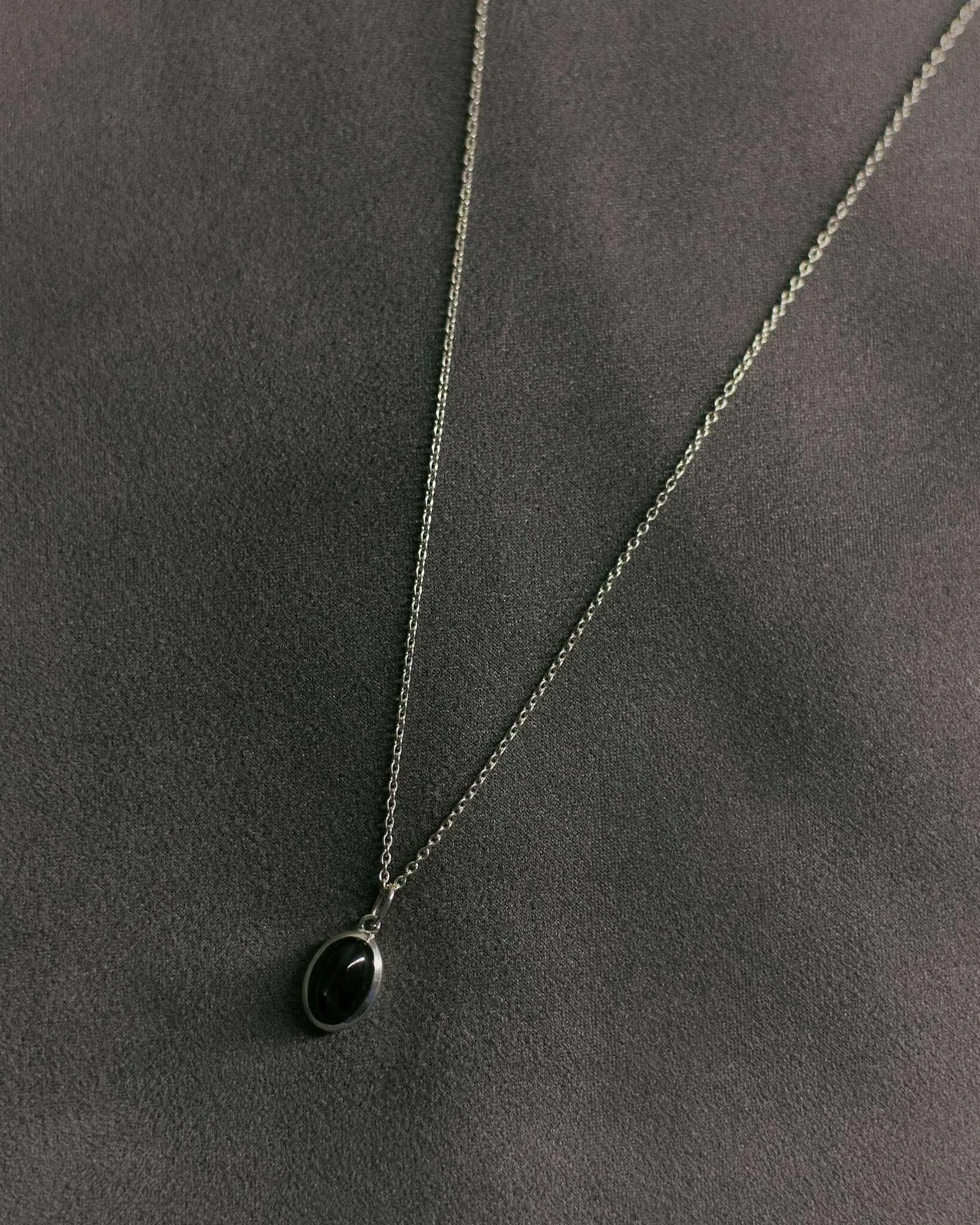 подвеска omega с черным звездчатым диопсидом на цепочке 45-50 см