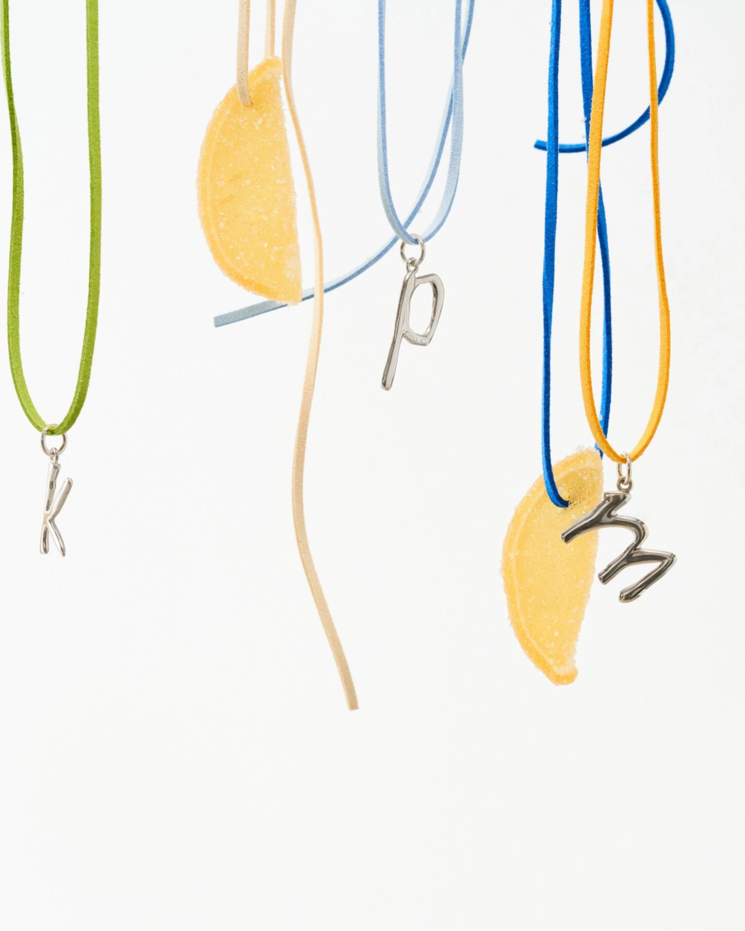 подвеска-буква k на зеленом замшевом шнурке