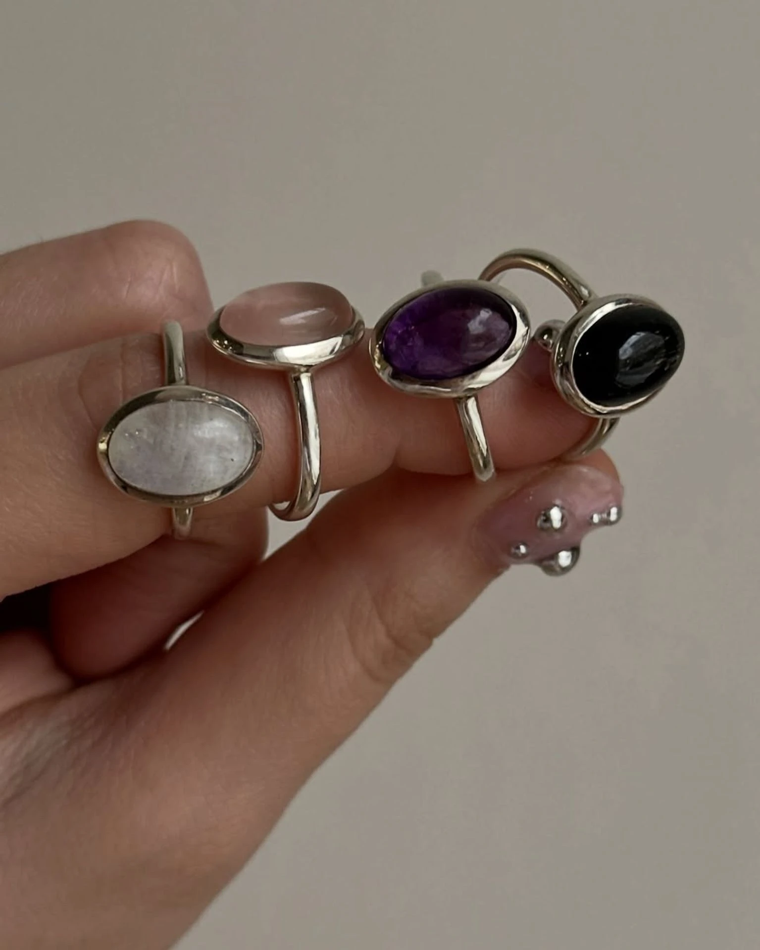 кольцо omega с черным звездчатым диопсидом