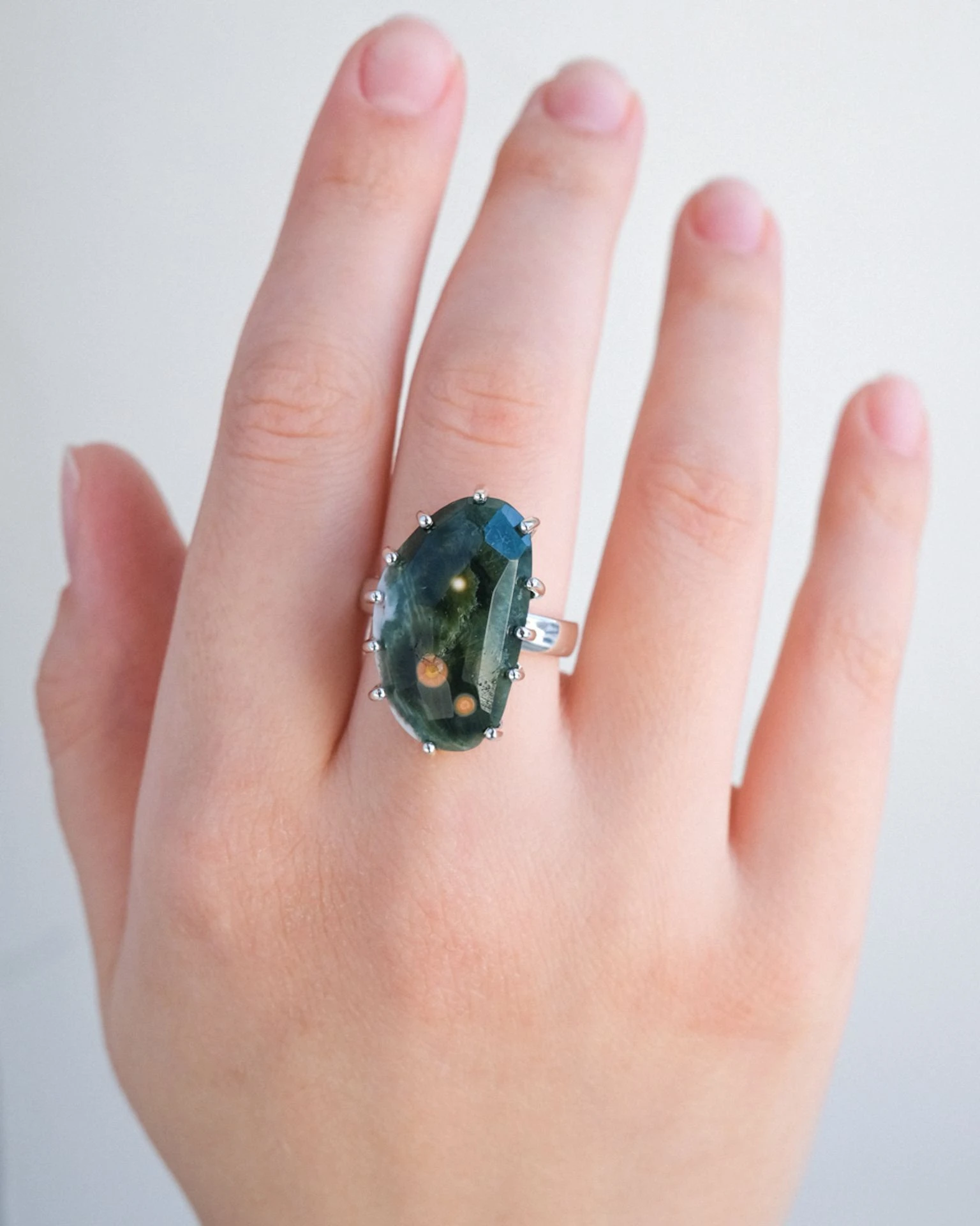 кольцо ocean bloom 18 размер (яшма)