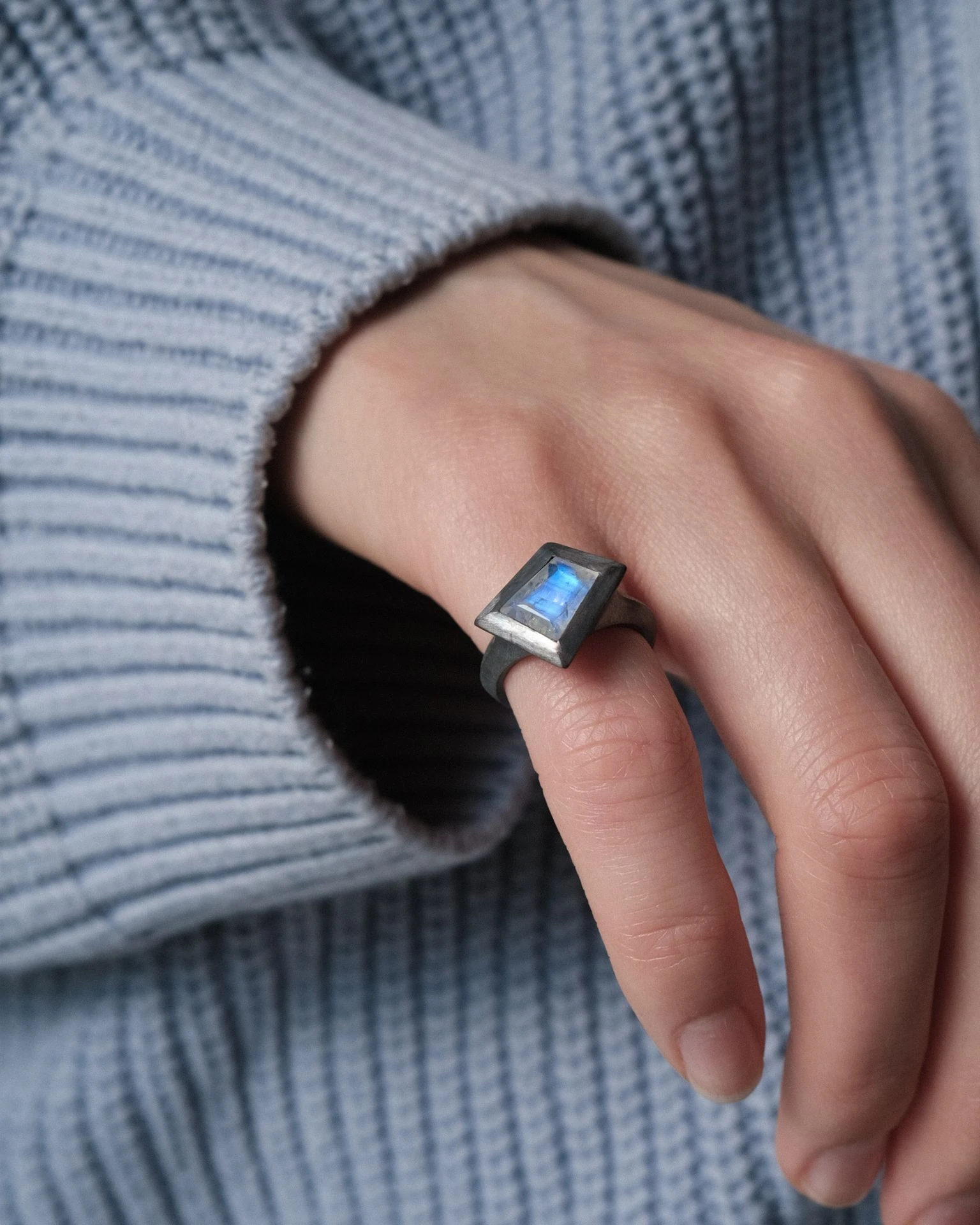 кольцо demantur с лунным камнем